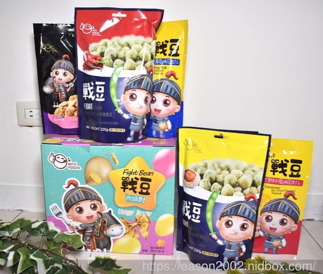 休閒零嘴推薦。戰豆大派對禮盒，全聯獨賣：鹹蛋黃蠶豆及日式唐辛子青豆。輕巧小包裝，方便攜帶，辦公室下午茶零嘴/看電視的好夥伴/親朋好友歡聚的零食推薦/嘴饞最愛