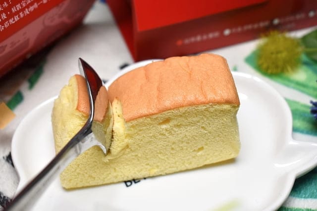 宅配美食。稻香緣黃金蛋糕創始店。彰化鹿港黃金蛋糕創始店。看起來簡單普通的蛋糕,吃起來卻是綿密溼潤的香濃口感。抹茶生乳捲,手打鮮奶油,搭上抹茶戚風,下午茶、早餐,來個一塊,幸福滿分 - 第7張圖 宅配美食。稻香緣黃金蛋糕創始店。彰化鹿港黃金蛋糕創始店。看起來簡單普通的蛋糕,吃起來卻是綿密溼潤的香濃口感。抹茶生乳捲,手打鮮奶油,搭上抹茶戚風,下午茶、早餐,來個一塊,幸福滿分