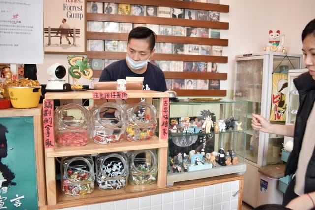 三峽早午餐推薦。富士商號。浮誇系的沙瀑土石流。雙牛花生熔岩堡。武田信玄炒泡麵。美式漢堡吐司與日式炒泡麵，一次超滿足，養眼又養胃