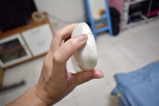 行動光溫敷紅光儀(美顏機)。可使用於敷臉同時幫助吸收，亦可應用於酸痛舒緩 經絡穴道保健，一機全家大小都能使用的多功能紅光儀