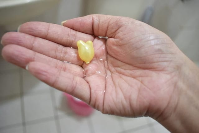 Amberlin柔亮護髮膠囊。護髮推薦。維多利亞+小蒼蘭柔亮護髮膠囊。每次使用都是未接觸空氣，新鮮的護髮油。使用後髮絲好整理，自然的卷度有光澤感