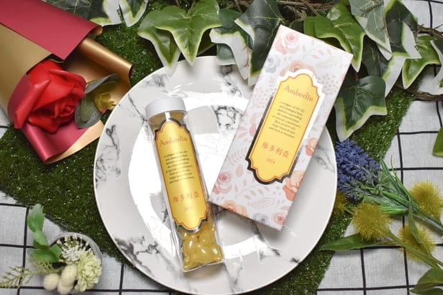Amberlin柔亮護髮膠囊。護髮推薦。維多利亞+小蒼蘭柔亮護髮膠囊。每次使用都是未接觸空氣，新鮮的護髮油。使用後髮絲好整理，自然的卷度有光澤感