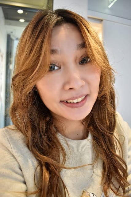 Amberlin柔亮護髮膠囊。護髮推薦。維多利亞+小蒼蘭柔亮護髮膠囊。每次使用都是未接觸空氣，新鮮的護髮油。使用後髮絲好整理，自然的卷度有光澤感