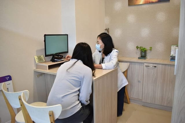 台中光流牙科隱適美說明會。黃汝萍醫師。隱適美隱形矯正認證醫師。不拔牙矯正。隱形牙套，矯正牙齒不疼痛，可以正常吃東西