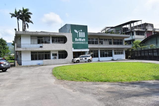 土城麗源光電。綠瓦數位電熱水器。5月份土城桐花季，到麗源光電體驗#綠瓦數位電熱水器，即送消毒用酒精乙支。（防疫措施大家一起來）