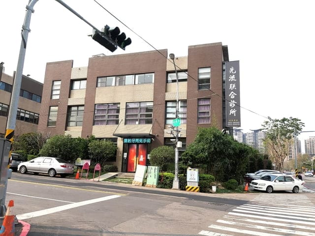 台中光流牙科隱適美說明會。黃汝萍醫師。隱適美隱形矯正認證醫師。不拔牙矯正。隱形牙套，矯正牙齒不疼痛，可以正常吃東西