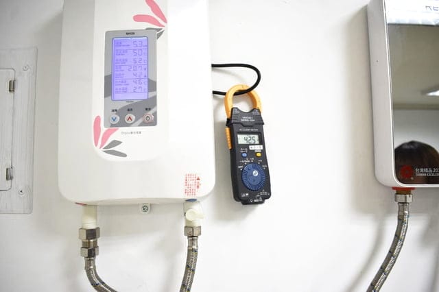 土城麗源光電。綠瓦數位電熱水器。5月份土城桐花季，到麗源光電體驗#綠瓦數位電熱水器，即送消毒用酒精乙支。（防疫措施大家一起來）