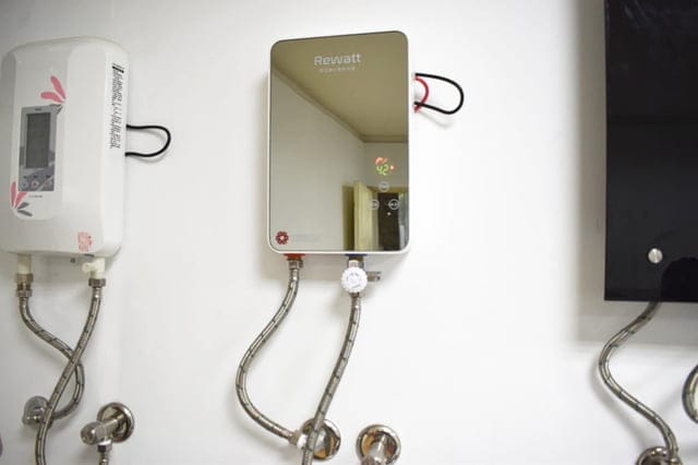 土城麗源光電。綠瓦數位電熱水器。5月份土城桐花季，到麗源光電體驗#綠瓦數位電熱水器，即送消毒用酒精乙支。（防疫措施大家一起來）
