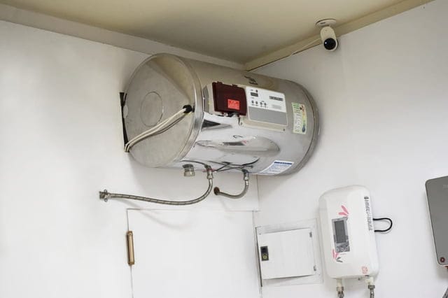 土城麗源光電。綠瓦數位電熱水器。5月份土城桐花季，到麗源光電體驗#綠瓦數位電熱水器，即送消毒用酒精乙支。（防疫措施大家一起來）