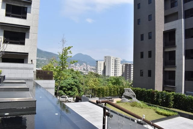 搭北投老文化「控控車」遊玩北投10大景點/特色美食。欣賞最美醇住宅，晴靚大地。北市首購首選，自然景觀優，三層崎公園就是你的後花園