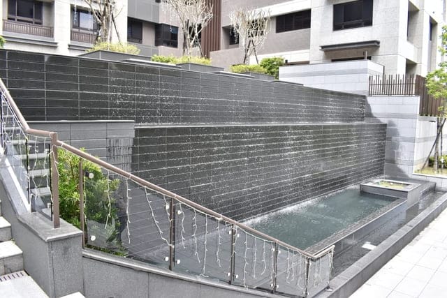 搭北投老文化「控控車」遊玩北投10大景點/特色美食。欣賞最美醇住宅，晴靚大地。北市首購首選，自然景觀優，三層崎公園就是你的後花園