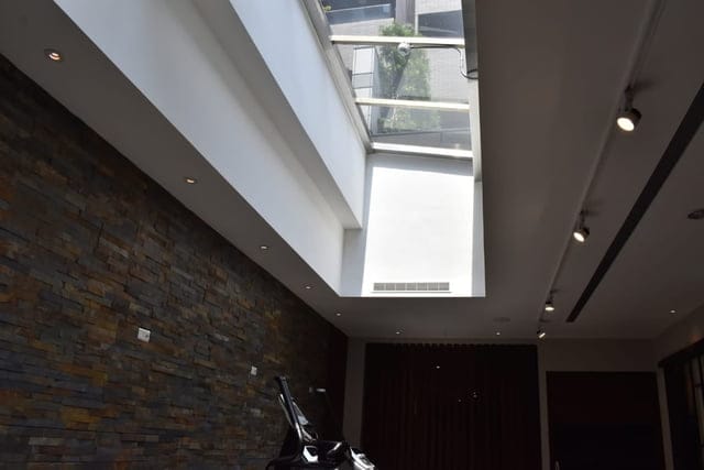 搭北投老文化「控控車」遊玩北投10大景點/特色美食。欣賞最美醇住宅，晴靚大地。北市首購首選，自然景觀優，三層崎公園就是你的後花園
