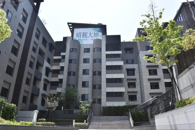 搭北投老文化「控控車」遊玩北投10大景點/特色美食。欣賞最美醇住宅，晴靚大地。北市首購首選，自然景觀優，三層崎公園就是你的後花園