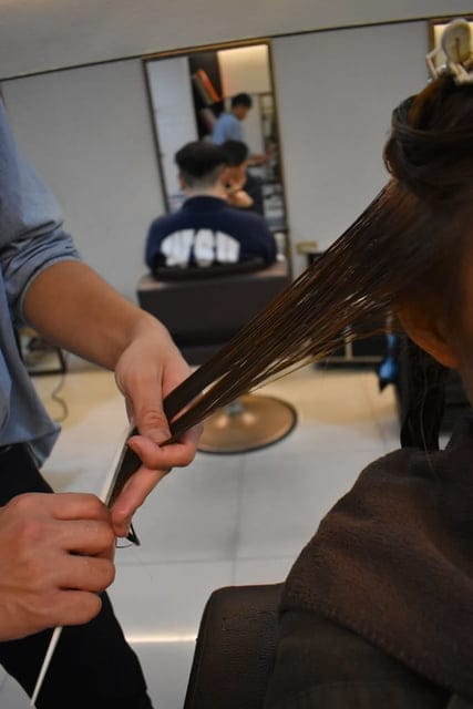 淡水美髮推薦。DM  hair  salon 淡水染護專店。淡水平價染髮只要NT$499，（不分長短），搭配套餐護髮，更超值。超優質的設計師，依照目前髮況，調整你的髮色。給與予秀髮最好的完美呵護