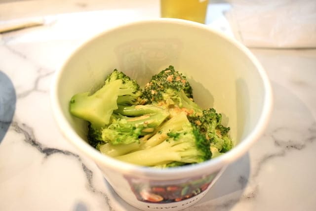 南京復興站美食。豐快炒飯。台北炒飯推薦。粒粒分明，每份炒飯依照完美比例添加食材配料以及米飯，每份炒飯的質量均相同。炒飯外送