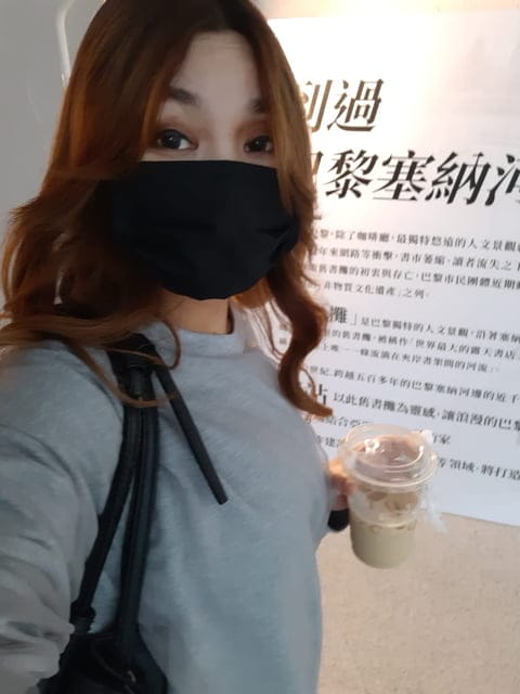 面對新冠肺炎，除了勤洗手，搭乘交通工具戴上口罩，加強防疫。日常的健康養護，交給景岳生技 樂亦康