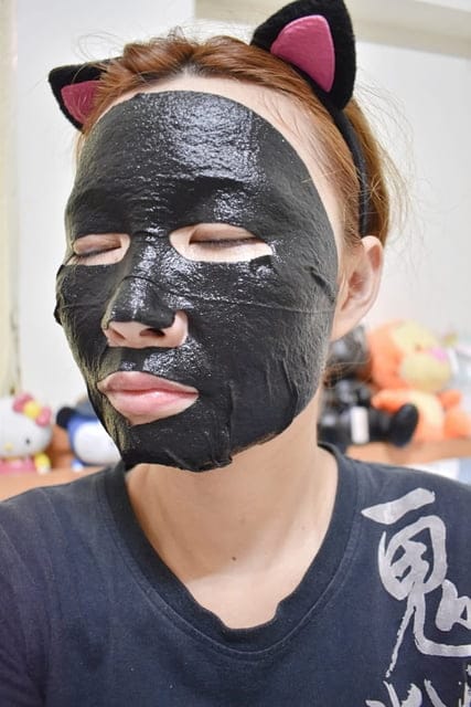 石墨烯活顏鑽光面膜。添加負載生物質石墨烯，肌膚活絡，加倍吸收。保濕、修護、緊緻、亮白一片搞定