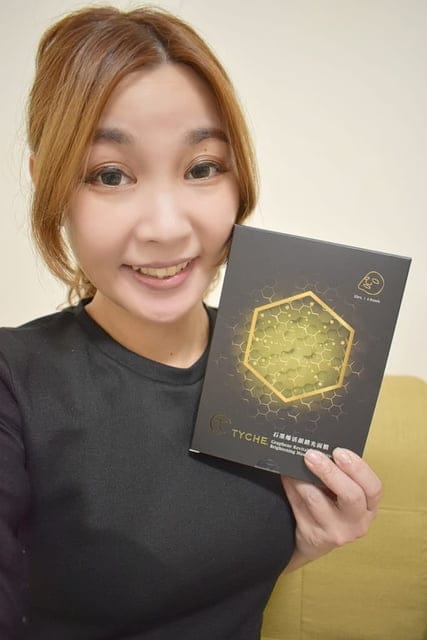 石墨烯活顏鑽光面膜。添加負載生物質石墨烯，肌膚活絡，加倍吸收。保濕、修護、緊緻、亮白一片搞定