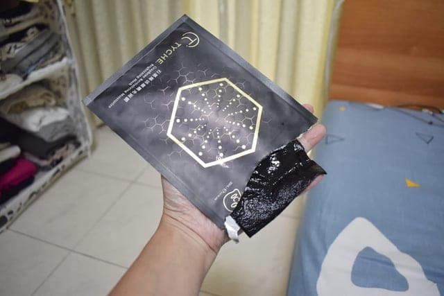 石墨烯活顏鑽光面膜。添加負載生物質石墨烯，肌膚活絡，加倍吸收。保濕、修護、緊緻、亮白一片搞定