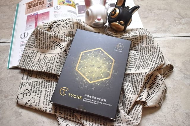 石墨烯活顏鑽光面膜。添加負載生物質石墨烯，肌膚活絡，加倍吸收。保濕、修護、緊緻、亮白一片搞定