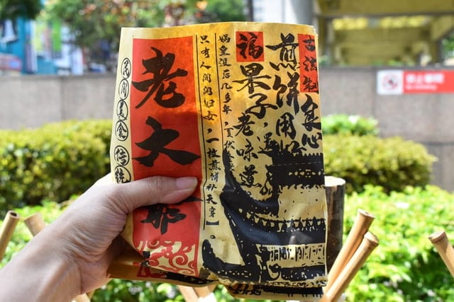 內湖銅板美食推薦。老大爺煎餅果子。份量飽足，口味多變，真材實料的滿足感。上班族午休最愛。近西湖捷運站步行5分鐘腳程即可抵達
