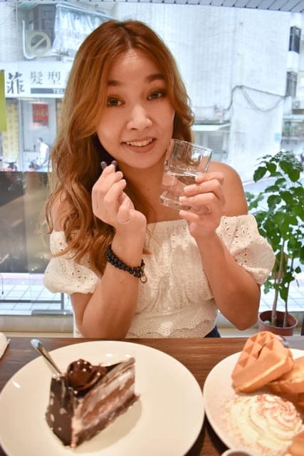 <專利標靶微針褐藻素>針對白色脂肪、中廣部位、肚子屁股大腿代謝擊破！阿Ben小可代言推薦<塑魔纖 爆動巔复膠囊>