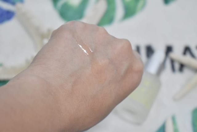 本質研究 修敏保濕精華 13ml。成分溫和不刺激，高效保濕。全膚質均適用，連敏感性膚質也能使用的保濕修護精華液