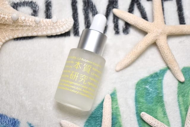 本質研究 修敏保濕精華 13ml。成分溫和不刺激，高效保濕。全膚質均適用，連敏感性膚質也能使用的保濕修護精華液