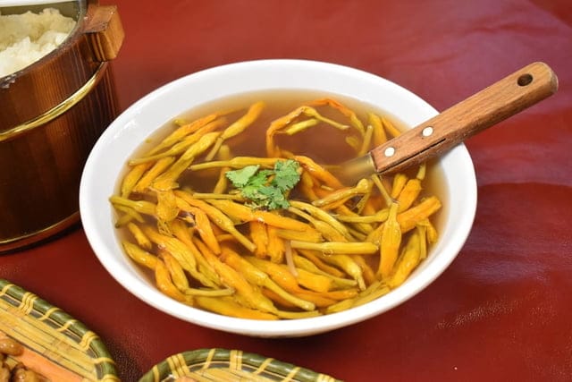 角板山美食推薦。30年老店。角板山老店家小吃店。結合原住民與客家美食的台式料理。全台最長懸索橋（新溪口吊橋）目前維修中，至7月份開放