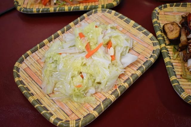 角板山美食推薦。30年老店。角板山老店家小吃店。結合原住民與客家美食的台式料理。全台最長懸索橋（新溪口吊橋）目前維修中，至7月份開放