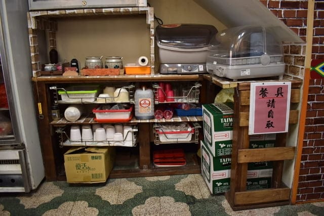 角板山美食推薦。30年老店。角板山老店家小吃店。結合原住民與客家美食的台式料理。全台最長懸索橋（新溪口吊橋）目前維修中，至7月份開放