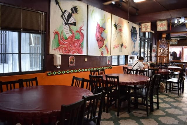角板山美食推薦。30年老店。角板山老店家小吃店。結合原住民與客家美食的台式料理。全台最長懸索橋（新溪口吊橋）目前維修中，至7月份開放
