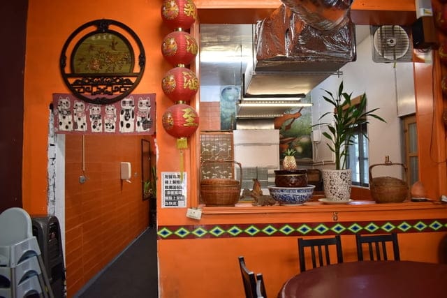 角板山美食推薦。30年老店。角板山老店家小吃店。結合原住民與客家美食的台式料理。全台最長懸索橋（新溪口吊橋）目前維修中，至7月份開放