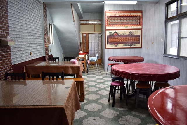 角板山美食推薦。30年老店。角板山老店家小吃店。結合原住民與客家美食的台式料理。全台最長懸索橋（新溪口吊橋）目前維修中，至7月份開放