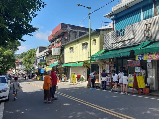 角板山美食推薦。30年老店。角板山老店家小吃店。結合原住民與客家美食的台式料理。全台最長懸索橋（新溪口吊橋）目前維修中，至7月份開放