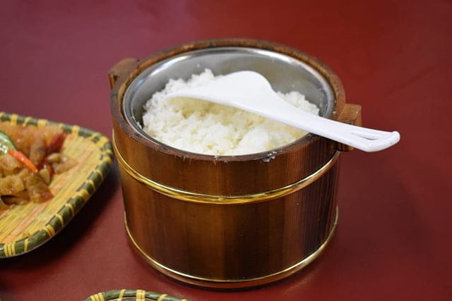 角板山美食推薦。30年老店。角板山老店家小吃店。結合原住民與客家美食的台式料理。全台最長懸索橋（新溪口吊橋）目前維修中，至7月份開放