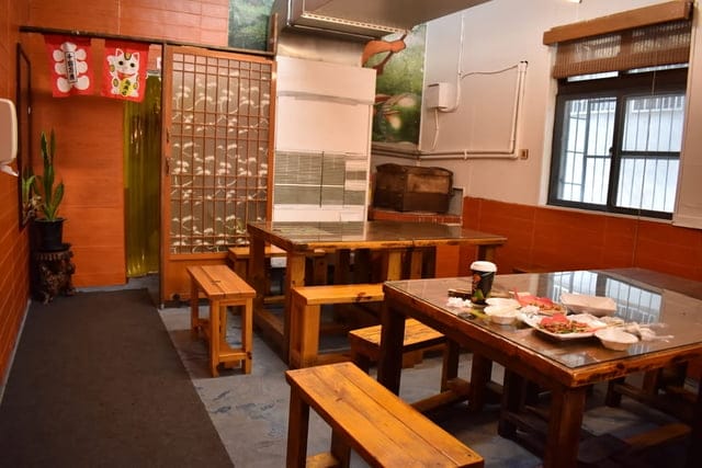 角板山美食推薦。30年老店。角板山老店家小吃店。結合原住民與客家美食的台式料理。全台最長懸索橋（新溪口吊橋）目前維修中，至7月份開放