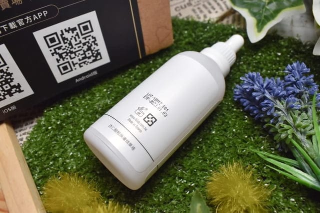 TKLAB 10%杏仁酸輕煥膚精華液。含10%杏仁酸，通暢毛孔，解決黑頭&白頭困擾。TKLAB特別設計專for合適膚質使用的杏仁酸保養產品，你的毛孔問題，交給TKLAB