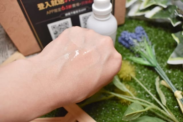 TKLAB 10%杏仁酸輕煥膚精華液。含10%杏仁酸，通暢毛孔，解決黑頭&白頭困擾。TKLAB特別設計專for合適膚質使用的杏仁酸保養產品，你的毛孔問題，交給TKLAB