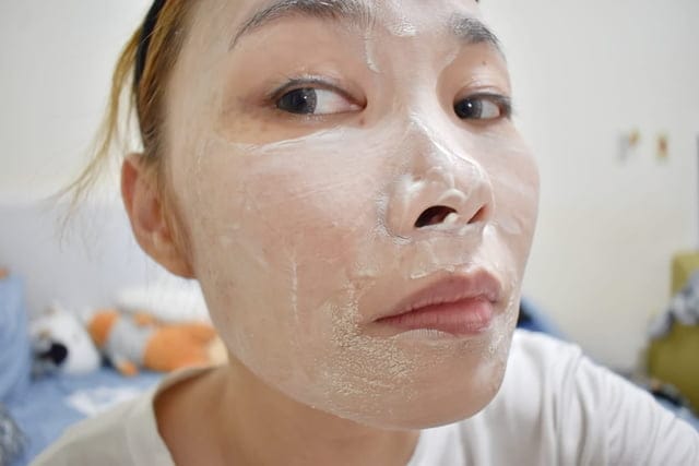 TKLAB 10%杏仁酸輕煥膚精華液。含10%杏仁酸，通暢毛孔，解決黑頭&白頭困擾。TKLAB特別設計專for合適膚質使用的杏仁酸保養產品，你的毛孔問題，交給TKLAB