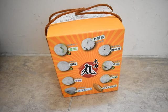 宅配美食。手工鮮肉丸第一品牌。「 大力丸」手工鮮肉丸。堅持純手工製作，皮Q帶勁，陷香多汁。隨意烹調，輕鬆上桌