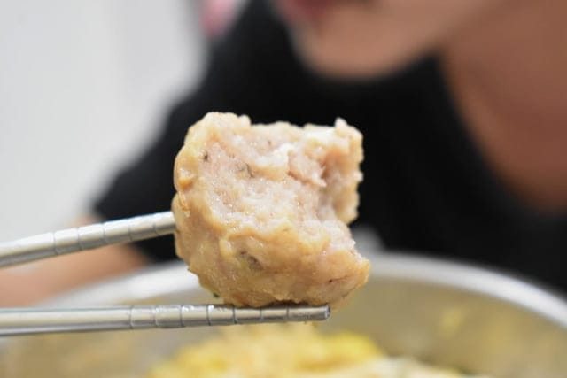 宅配美食。手工鮮肉丸第一品牌。「 大力丸」手工鮮肉丸。堅持純手工製作，皮Q帶勁，陷香多汁。隨意烹調，輕鬆上桌