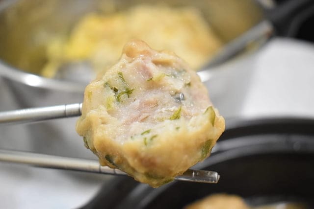 宅配美食。手工鮮肉丸第一品牌。「 大力丸」手工鮮肉丸。堅持純手工製作，皮Q帶勁，陷香多汁。隨意烹調，輕鬆上桌