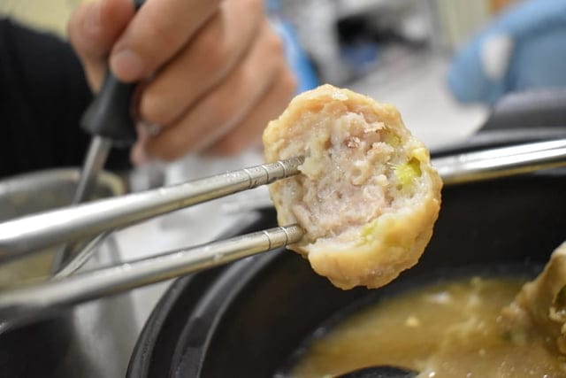 宅配美食。手工鮮肉丸第一品牌。「 大力丸」手工鮮肉丸。堅持純手工製作，皮Q帶勁，陷香多汁。隨意烹調，輕鬆上桌