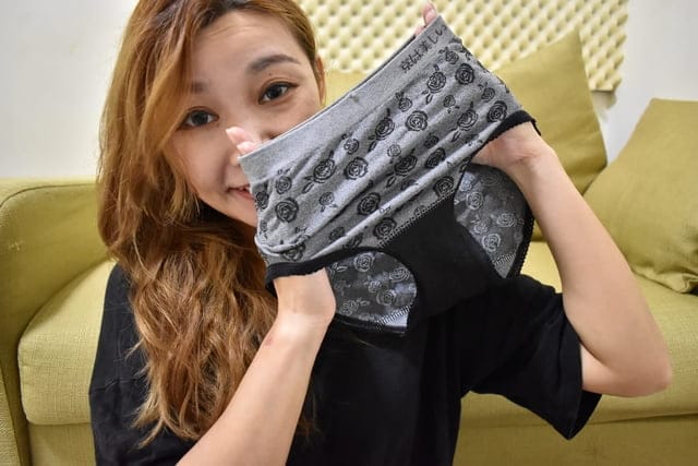 京美涼感高腰三角女褲。一體成型無勒痕，感覺像沒有穿一樣，舒適自在。超彈性纖維，從40kg-100kg都可以穿得下