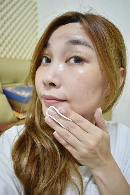 自然顏-懶人卸妝清潔海綿片。極致0.2加厚彈力海綿，QQ彈力，材質親膚，卸妝同時不拉扯肌膚（形成小細紋）。成分溫和不刺激。輕便包裝，旅行家用都方便