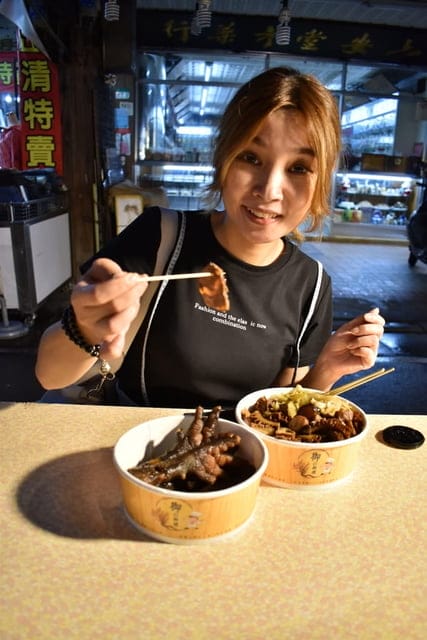 饒河夜市美食推薦。牛哥 撒旦牛滷味。每日滷程不超過6小時，牛筋、牛肚、牛腱，簡單的牛三寶入味就能擄獲人心