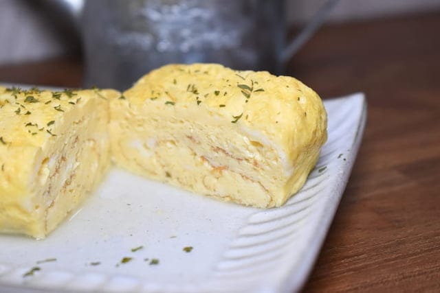 世貿早午餐。拾聚 Brunch Cafe’ &Tea。提供免費WIFI。寵物友善。文青風格，悠閒的用餐環境。捷運台北101/世貿站步行5分鐘腳程