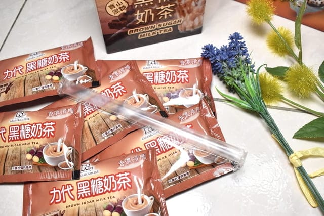 在家也能自製手搖飲。力代黑糖珍珠奶茶&黑糖奶茶。免出門、叫外送。黑糖奶茶香氣濃郁。一年四季都可以喝的自製手搖飲品