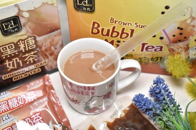 在家也能自製手搖飲。力代黑糖珍珠奶茶&黑糖奶茶。免出門、叫外送。黑糖奶茶香氣濃郁。一年四季都可以喝的自製手搖飲品